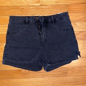 H&M Black Shorts Mid Rise